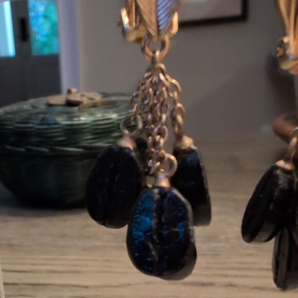Vintage Clip On Gold Leaf and Black Bean Drop Earrings - Picture 5 of 10